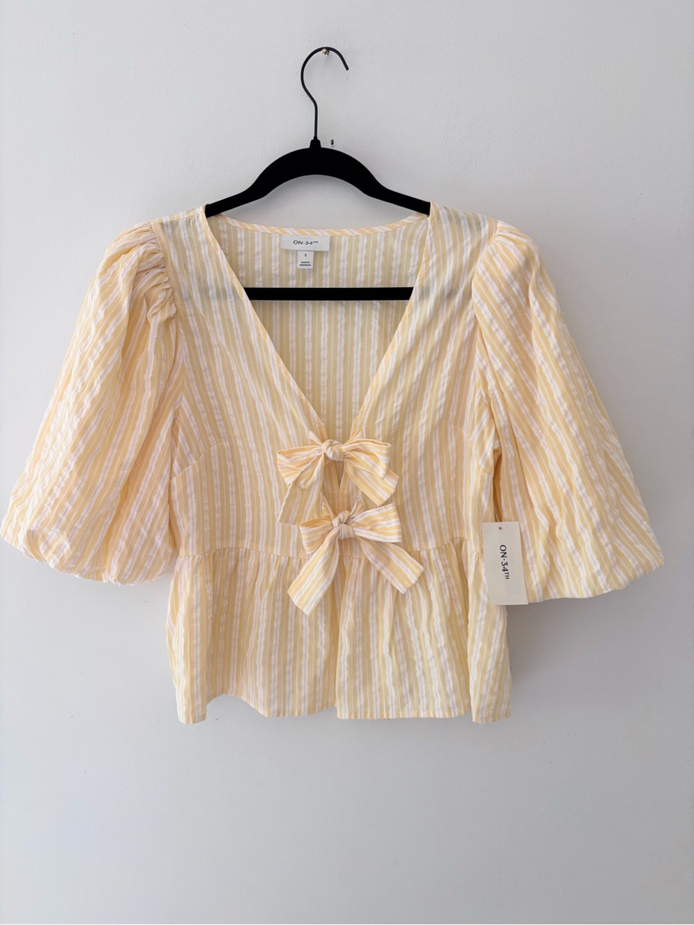 On 34th NWT yellow white stripe blouse top bow tie front puff peplum tiered Sm
